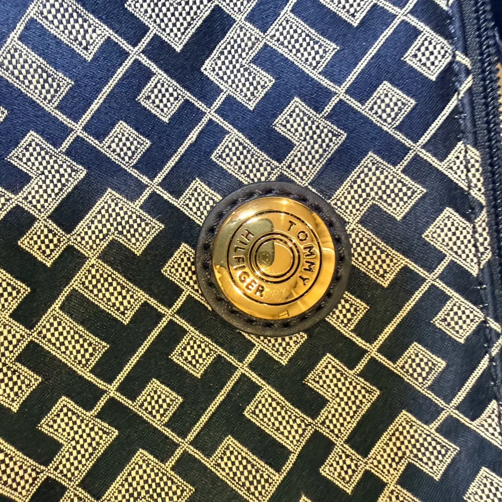 Tommy Hilfiger Navy and Gray Patterned Crossbody Bag - Image 8