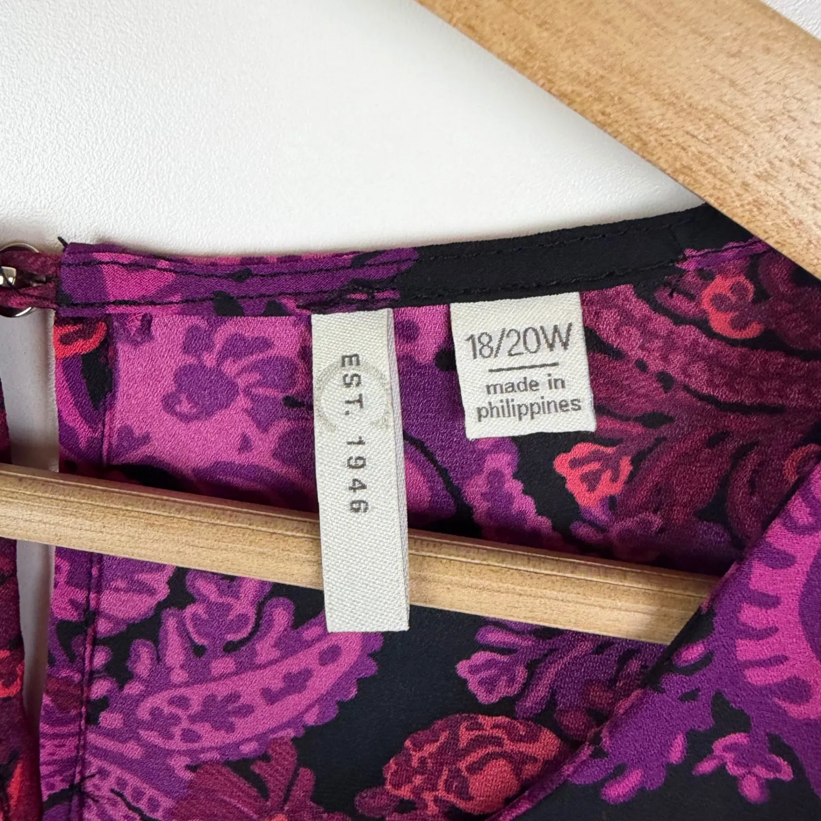 Caro Est 1946 Paisley Print Chain Neck Blouse Size 18/20W Lightweight Boho Artsy Purple - Image 8