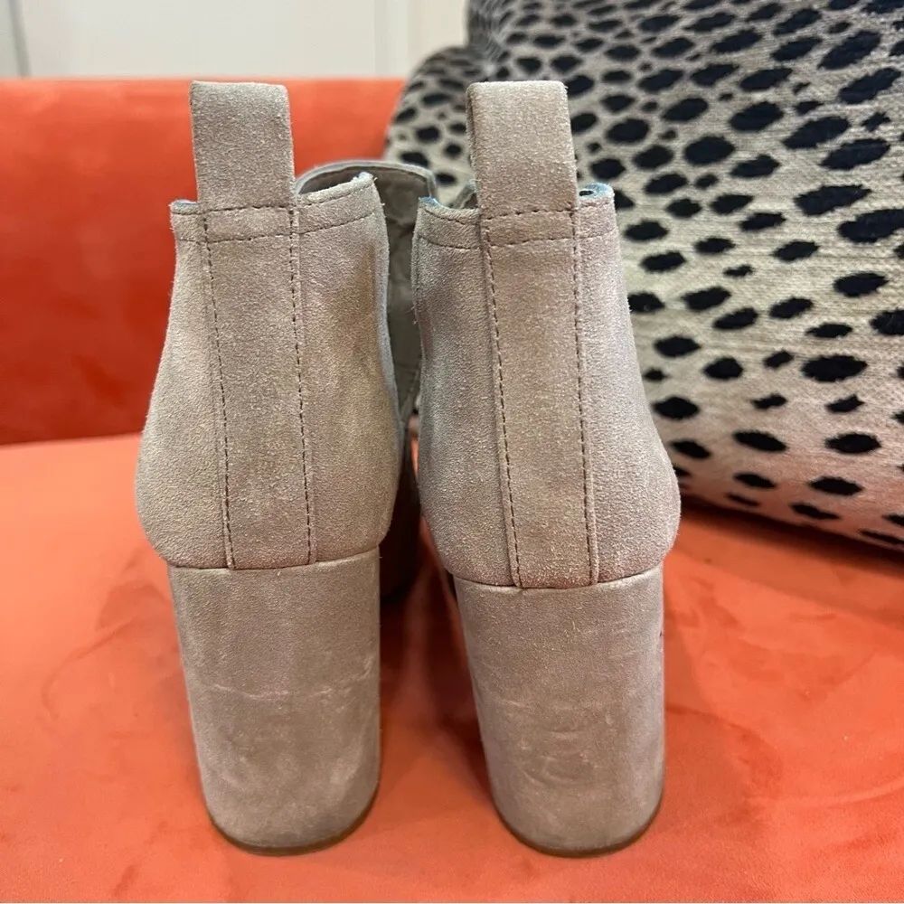 Vintage Steve Madden Norelle Suede Block Heel Booties Taupe Quiet Luxury 6M - Image 5