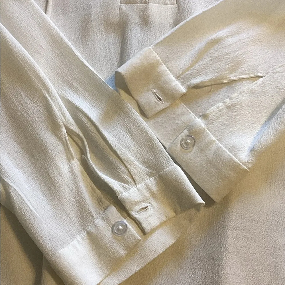 LULUS SILKY IVORY LONG SLEEVE TIE FRONT TOP SEMI SHEER 6” SLITS ON SIDES Sz. XL - Image 9