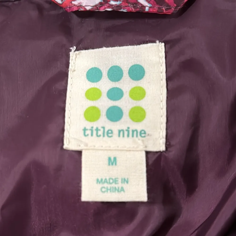 Title nine Hooded Quilted Puffer Vest Maroon Pink Ikat Pattern size M - Image 8