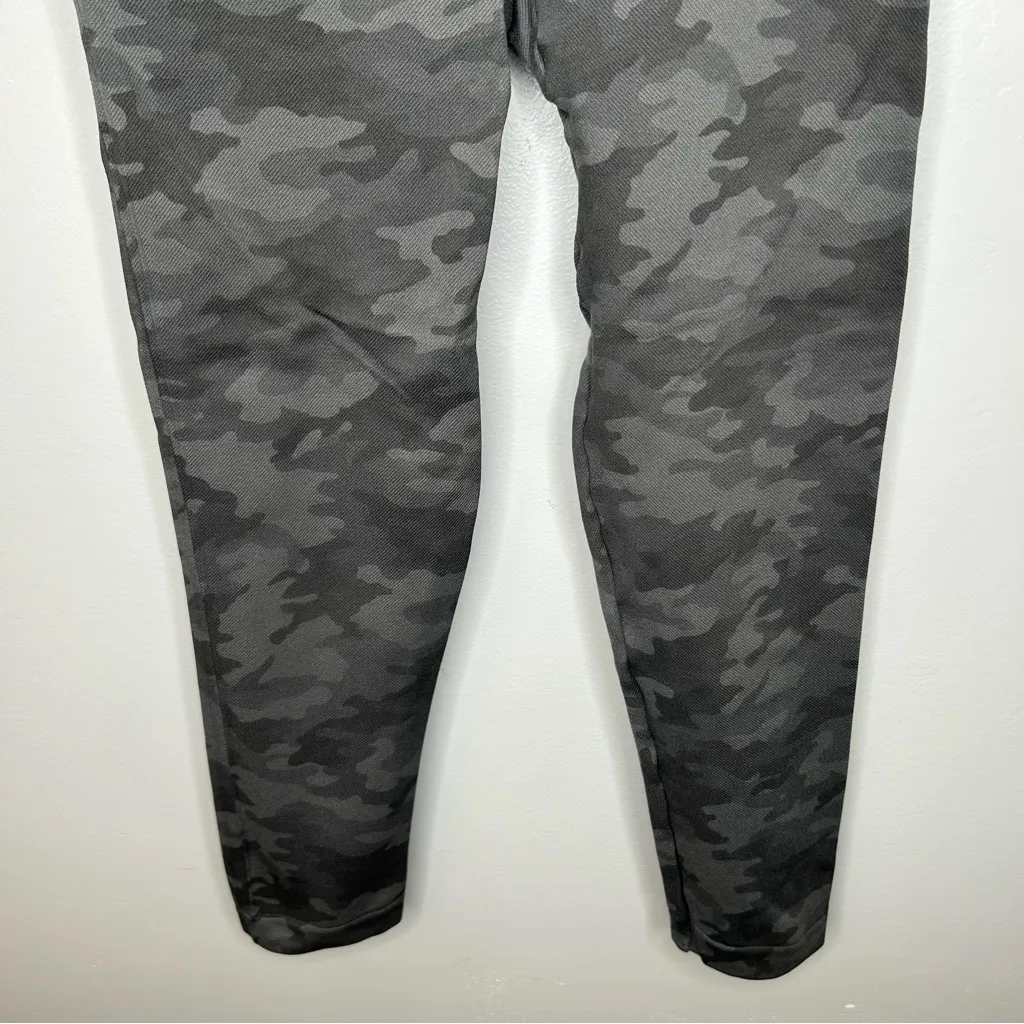 Spanx Seamless Grey Camo Leggings Size L - Image 4