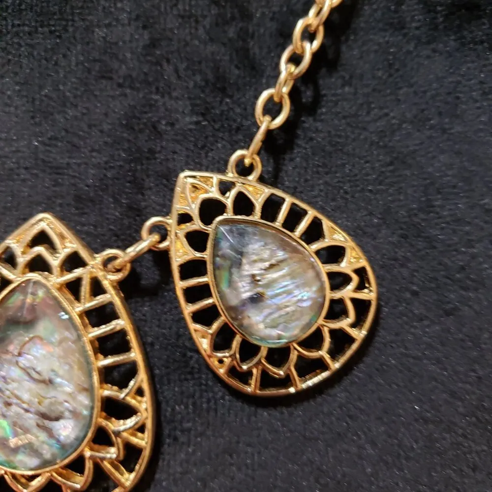 Women Gold Tone Teardrop Labradorite Stone Filigree Medalion Necklace w/ Lobster - Image 4