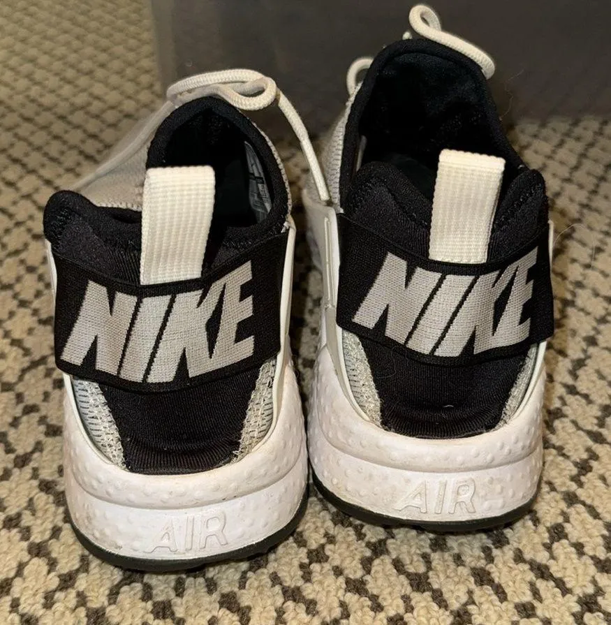 Women’s Nike air huarache sneakers - Image 4