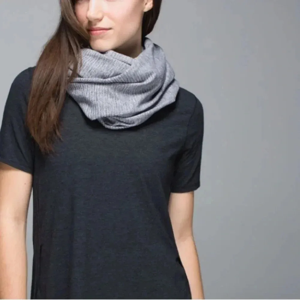 Lululemon Vinyasa Scarf Rulu Mini Check Pique White Heathered Black Reversible - Image 4