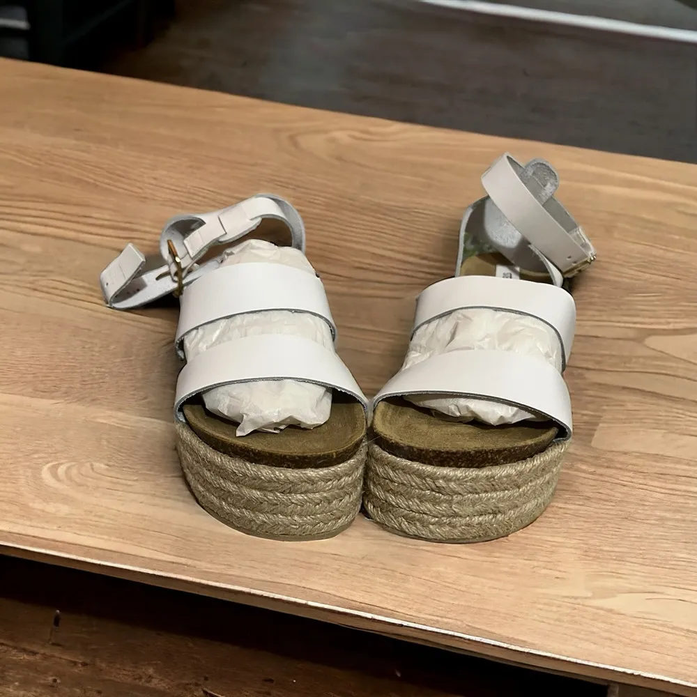 Steve Madden  White Platform Sandal Sz 8 - Image 4