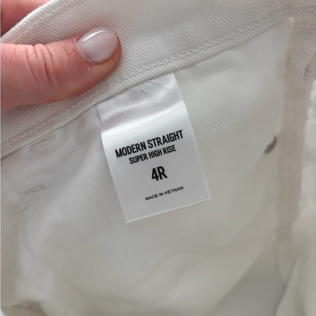 White High-Waisted Straight leg jeans - Image 5