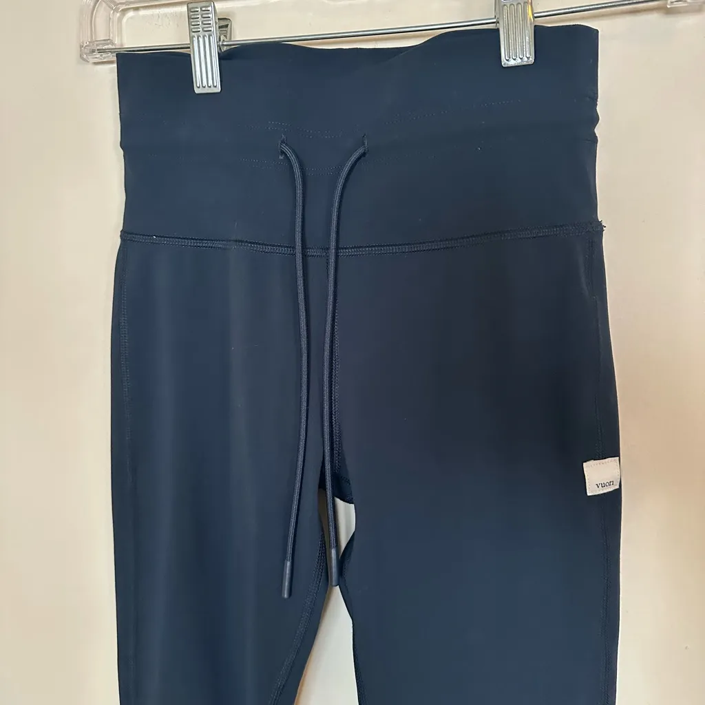 Vuori Dark Blue Daily Leggings - Image 4