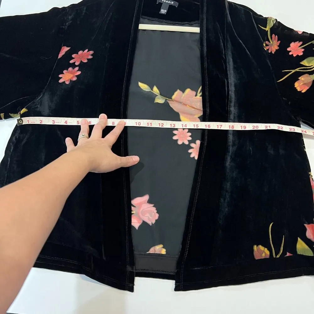 Torrid Size 00/0 Velvet Floral Kimono 1/2 length Sleeve EUC - Image 7