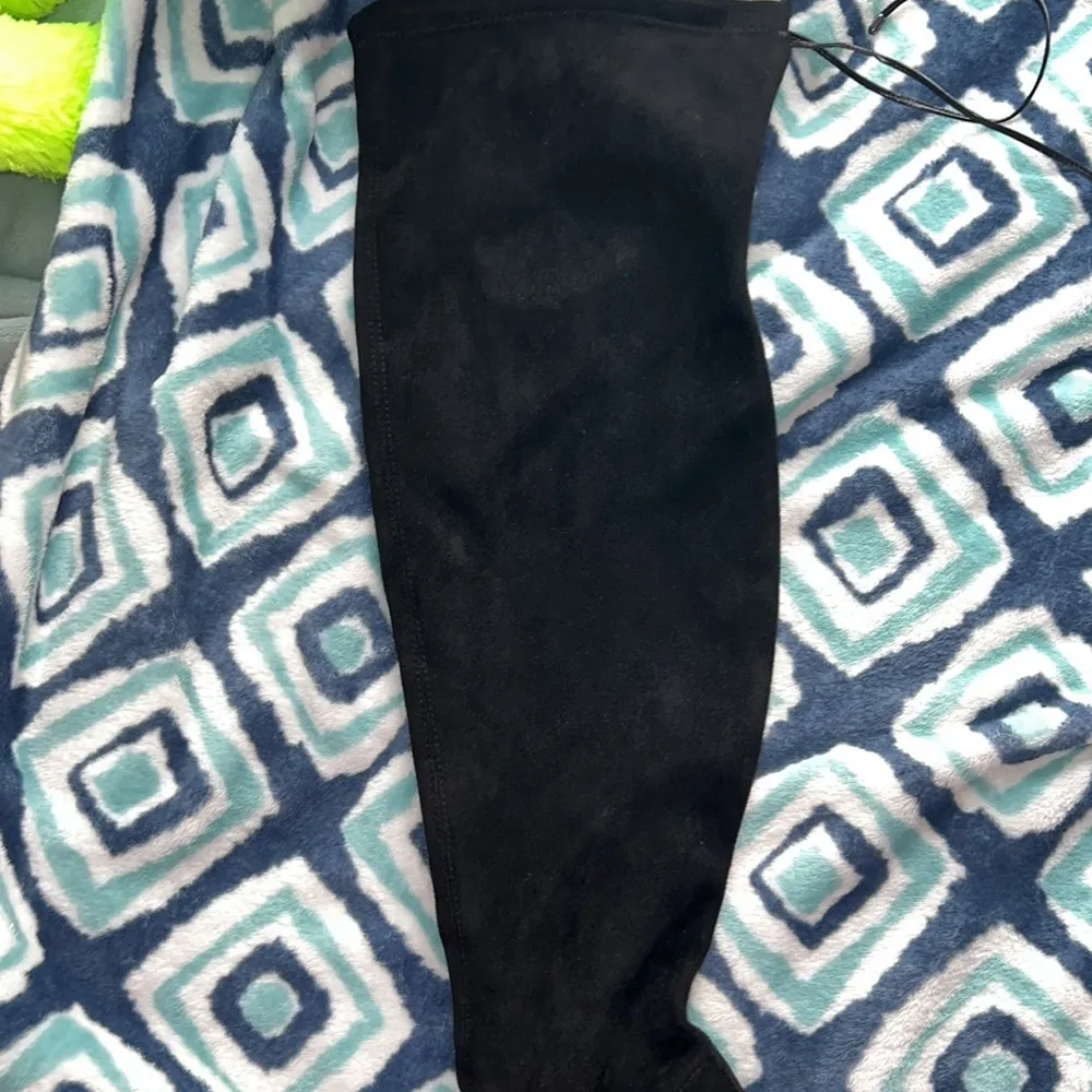 Gianni Bini Get-Real Black Thigh High Boots - Image 15