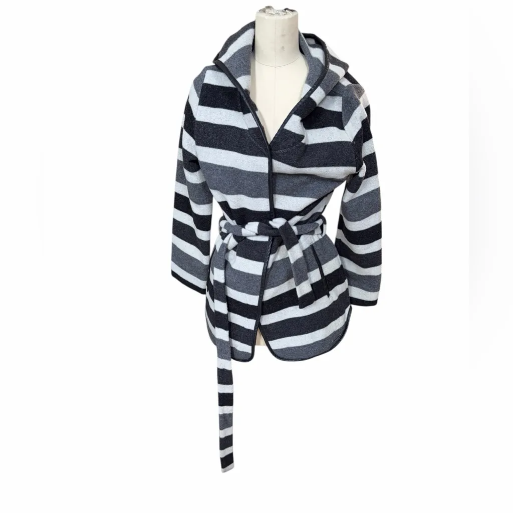 Smartwool Nakoni Black and Gray Striped wrap coat size medium - Image 2