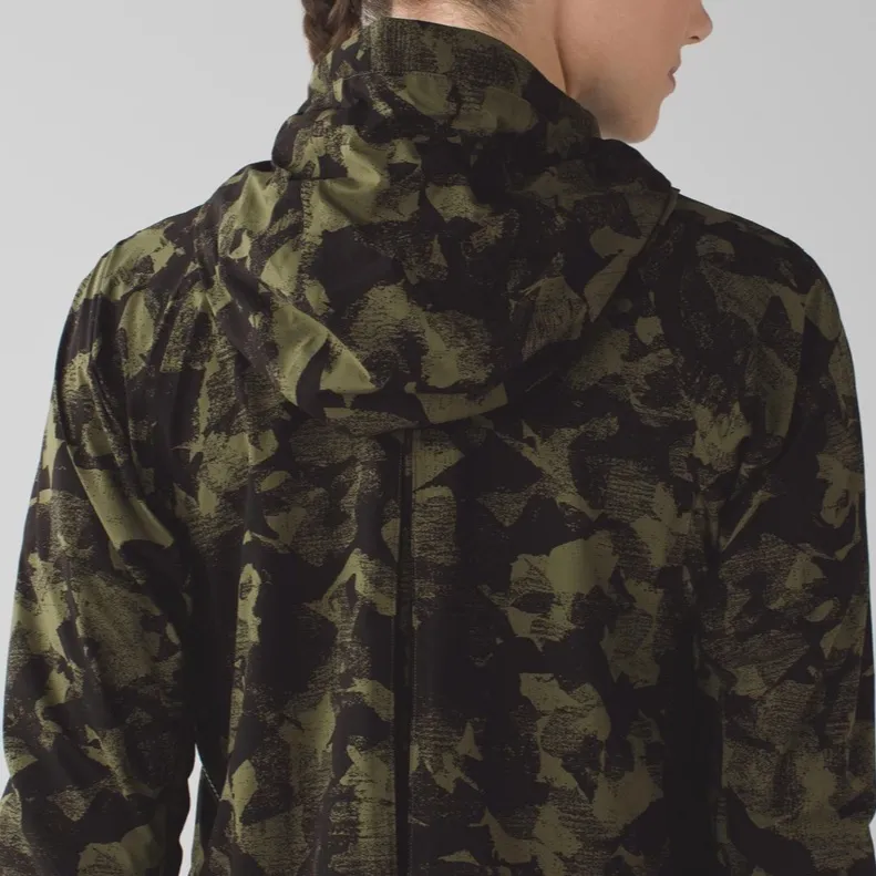 Lululemon 4 Rise & Shine Jacket in Jumbo Mystic Jungle Fatigue Green - Image 3