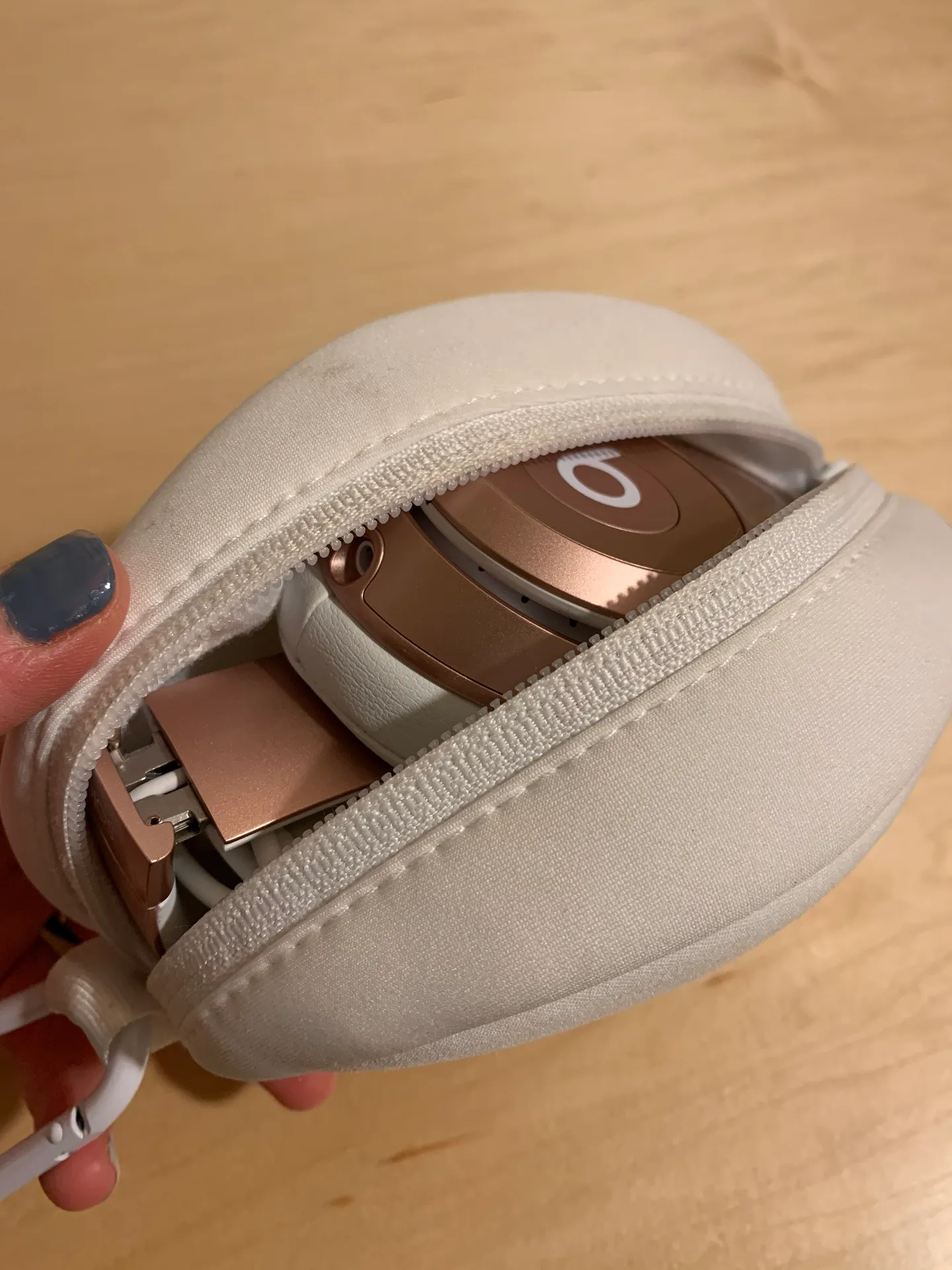 Beats by Dr. Dre Solo Wireless Rose Gold - Image 9