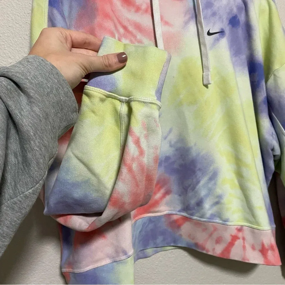 Nike Semi-Cropped Tie Dye Hoodie Sweatshirt - Image 4