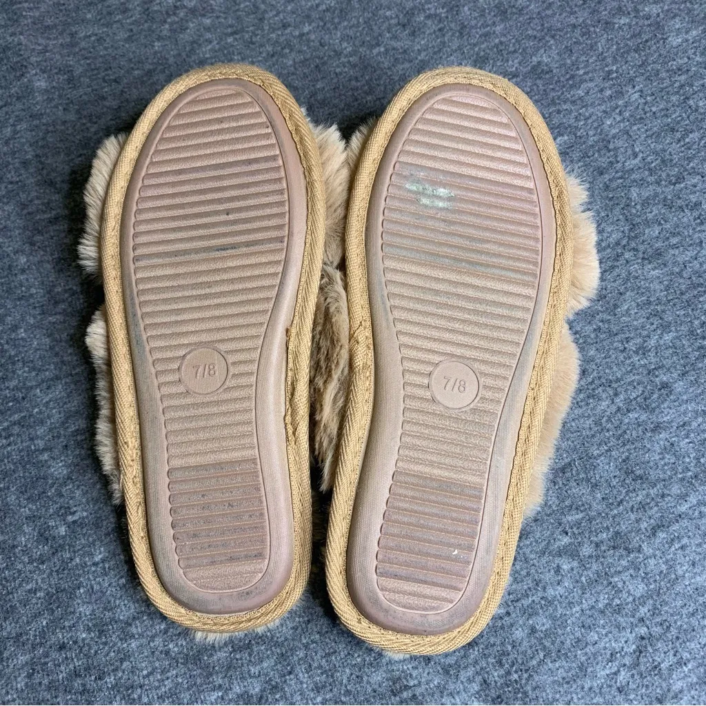 Cozy Tan Faux Fur Women's Slippers - Image 3