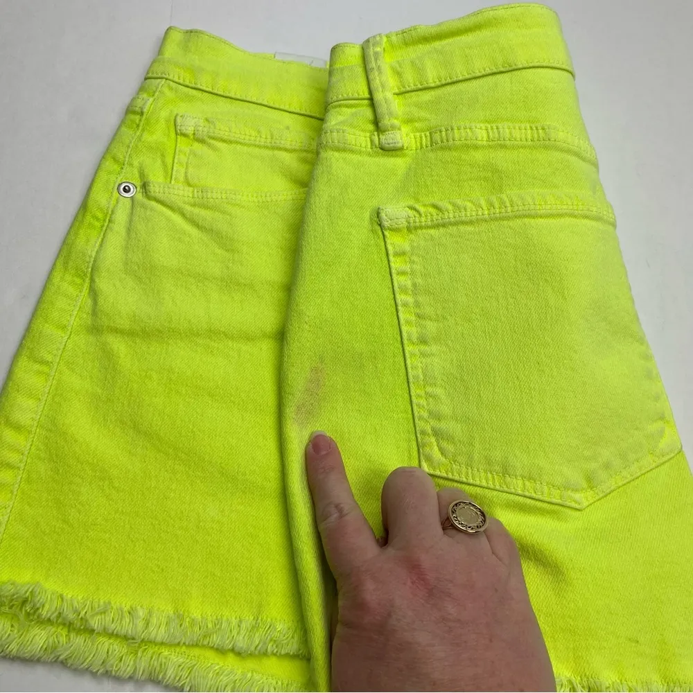 Good American Good 90s Jean Short Women SZ 12 / 31 Lime Green NEW *Surface FLAW* - Image 12