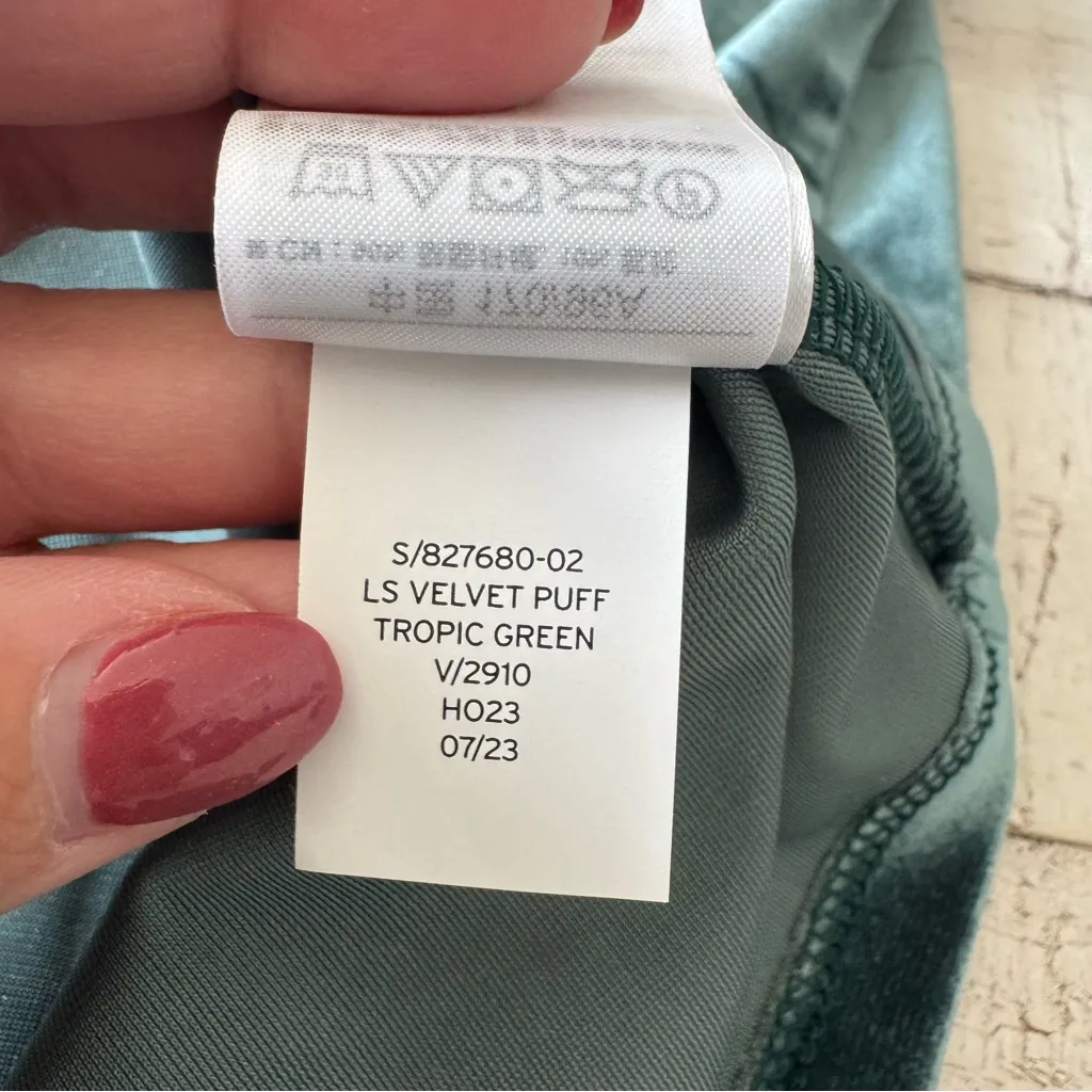 Gap Velvet Puff Sleeve Top NWT size Medium Tropic Green Long Sleeve Square Neck‎ - Image 8