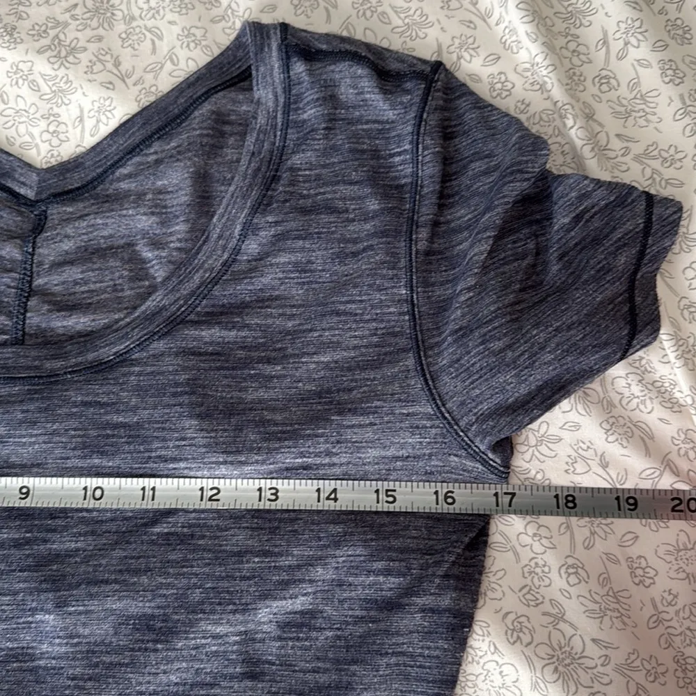 Lululemon Intensi-Tee Heathered Blue Short Sleeve Workout Tee Size Small - Image 9