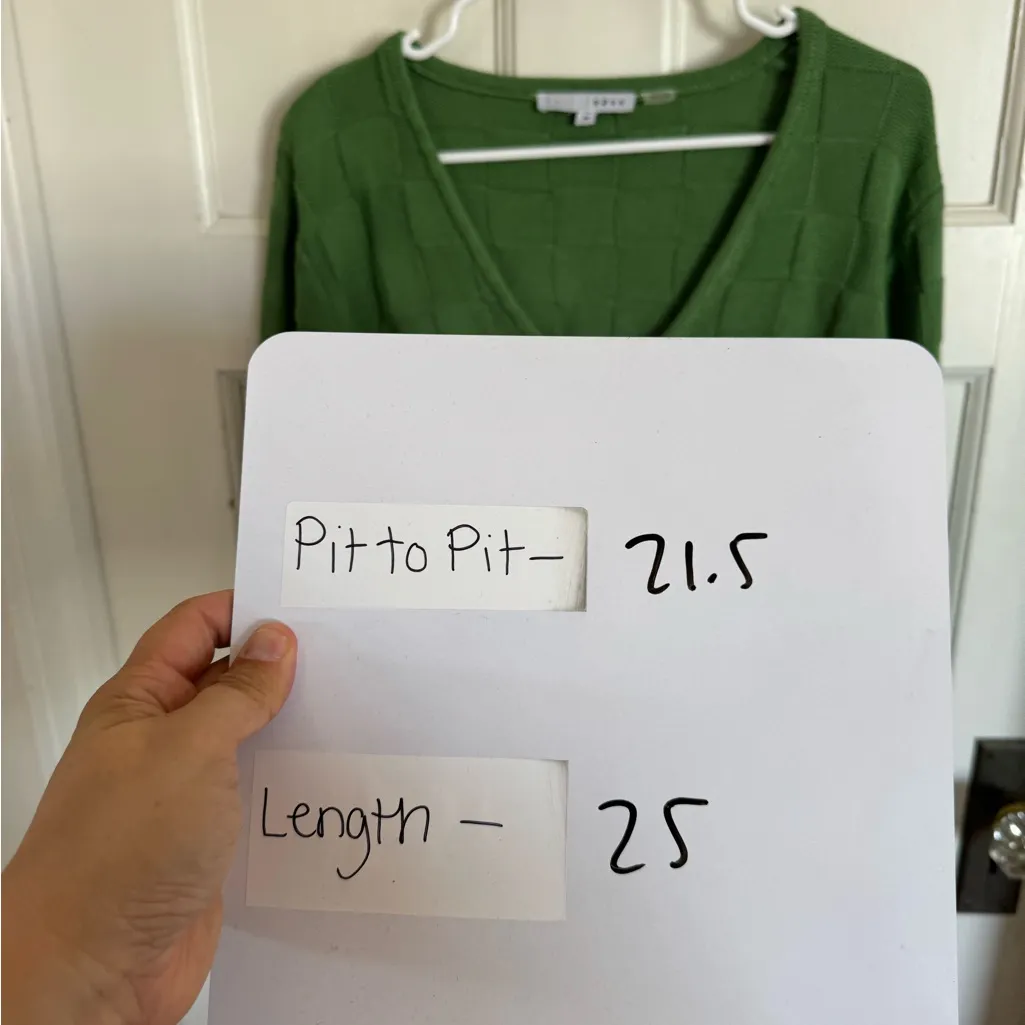 Baltic Born green basket weave v-neck sweater size medium - Image 6