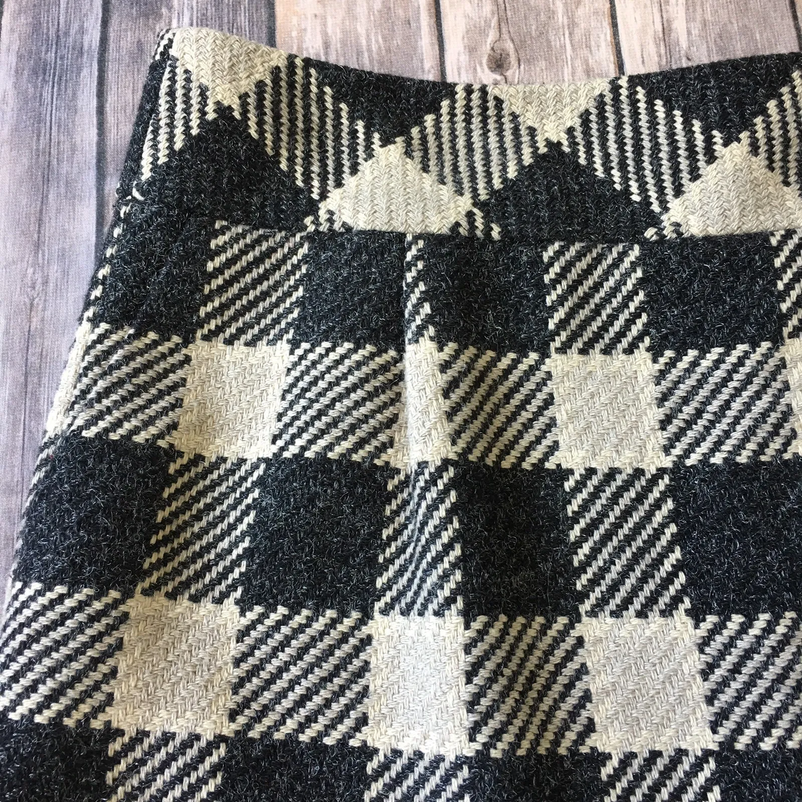 Talbots Buffalo Plaid Pencil Skirt 14 L Wool Blend Black Gray Checked Tweed - Image 3