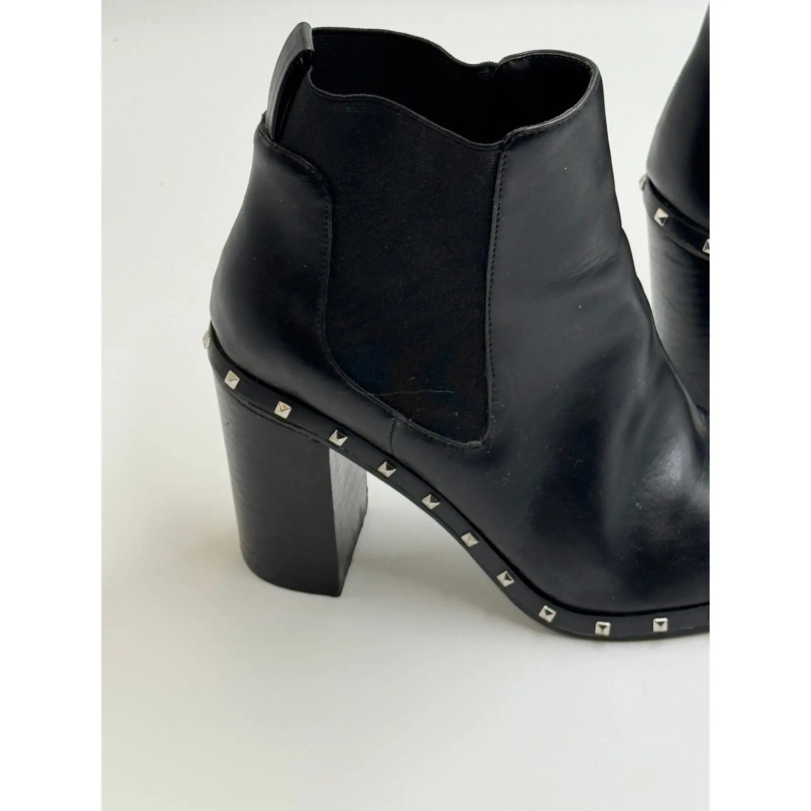 Charles David · 9M · DODGER Studded Chelsea Ankle Boots · Black · Pointed Toe - Image 3