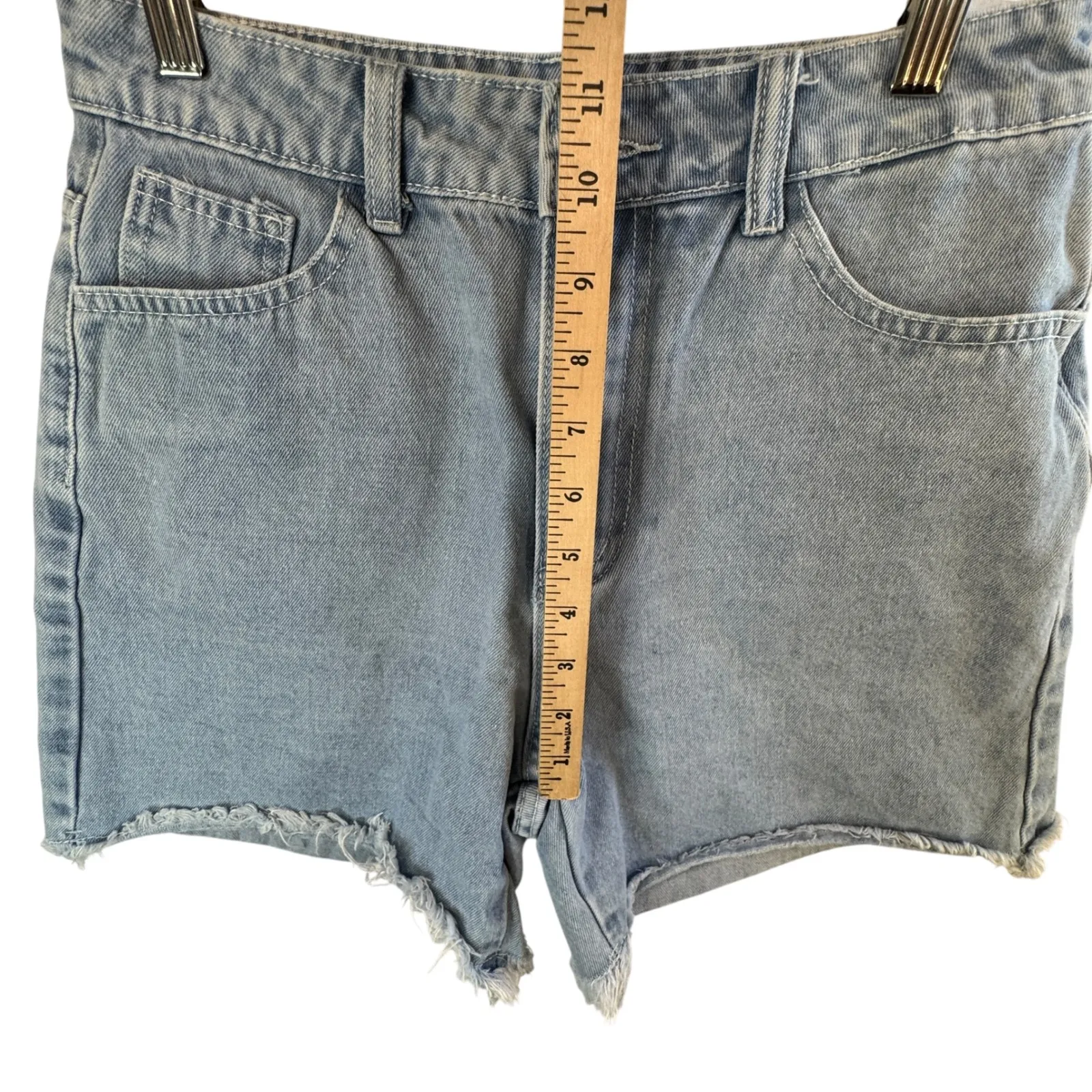 Distressed High Rise Denim Shorts M Raw Hem Light Wash Jean Cutoff Casual Boho Blue Size M - Image 5