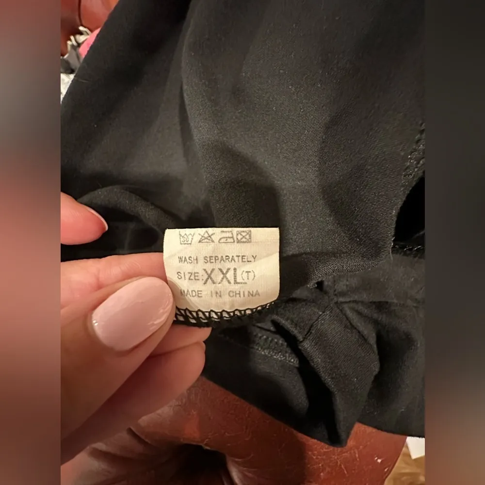 EUC AMAZON BLACK MOCK MUSCLE TANK TOP W SIDE OPENING OPEN DEED V BACK - Image 6