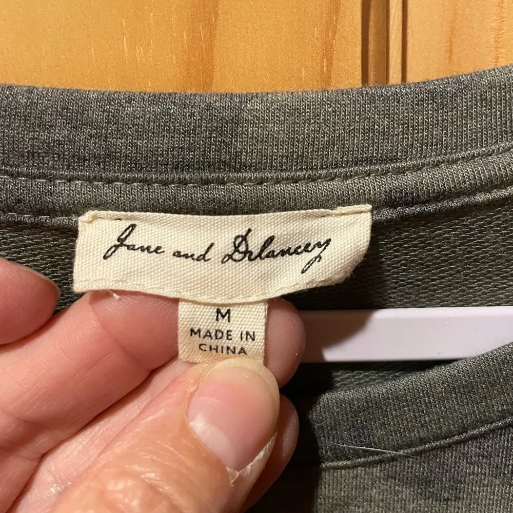 Jane and Delancey Top Camo Green Long Sleeve Womens M used in good condition - Image 2