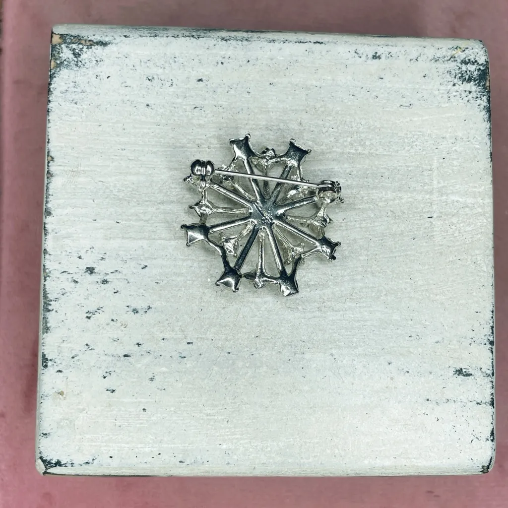 289. Silvertone Bling Vintage Brooch Silver - Image 3