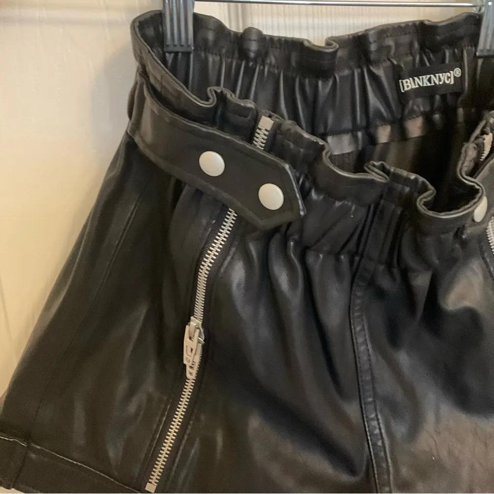 NWT Blank NYC Black Vegan Faux Leather Pa-perbag Shorts Size 29 - Image 2