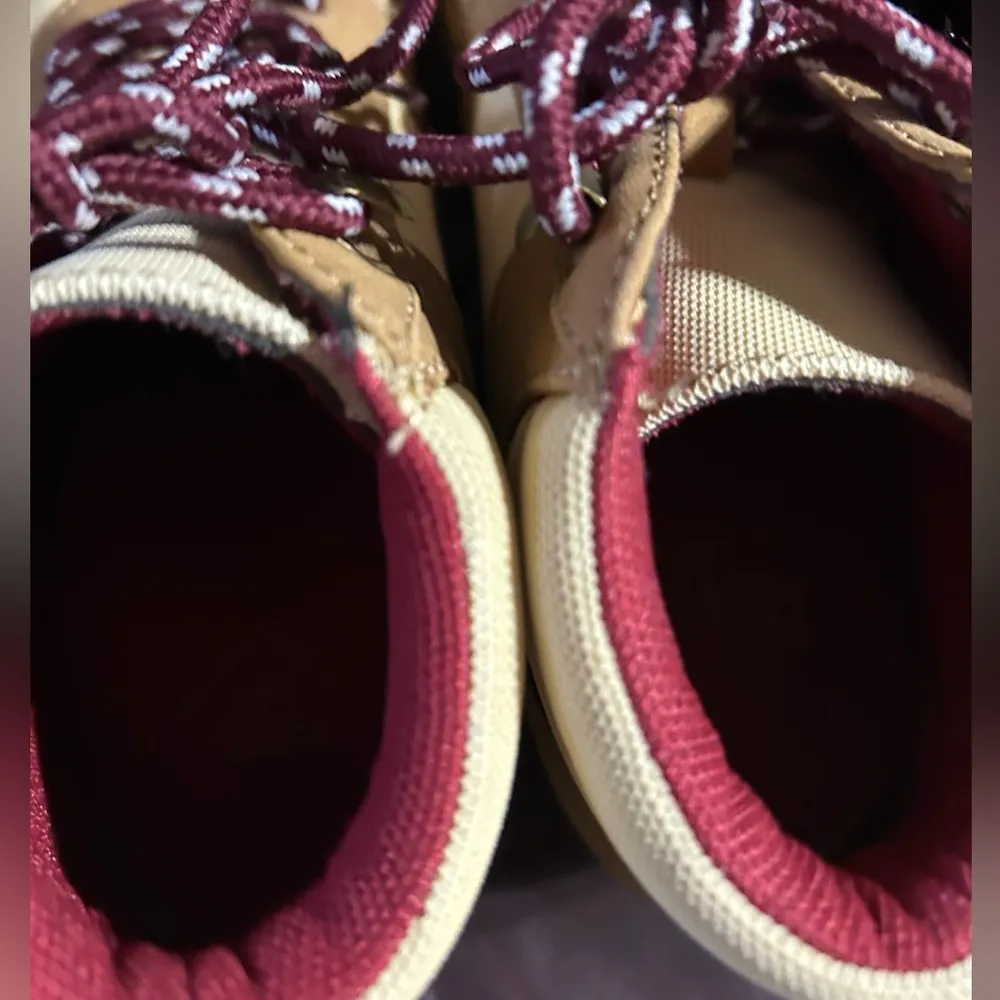 True Craft 🏷️🏷️ hiking shoes women’s 7.5 - Image 7