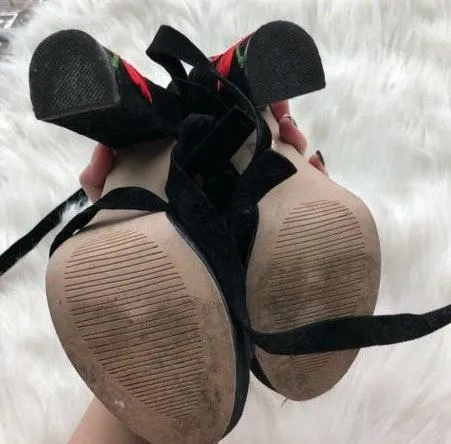 Rose Embroidered Heels Size 6 - Image 3