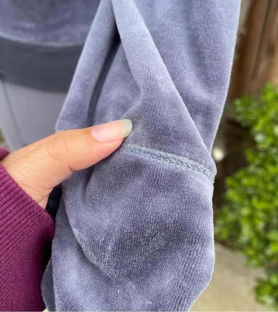 Juicy Couture Vintage Velour Zipup Hoodie. Size M - Image 5