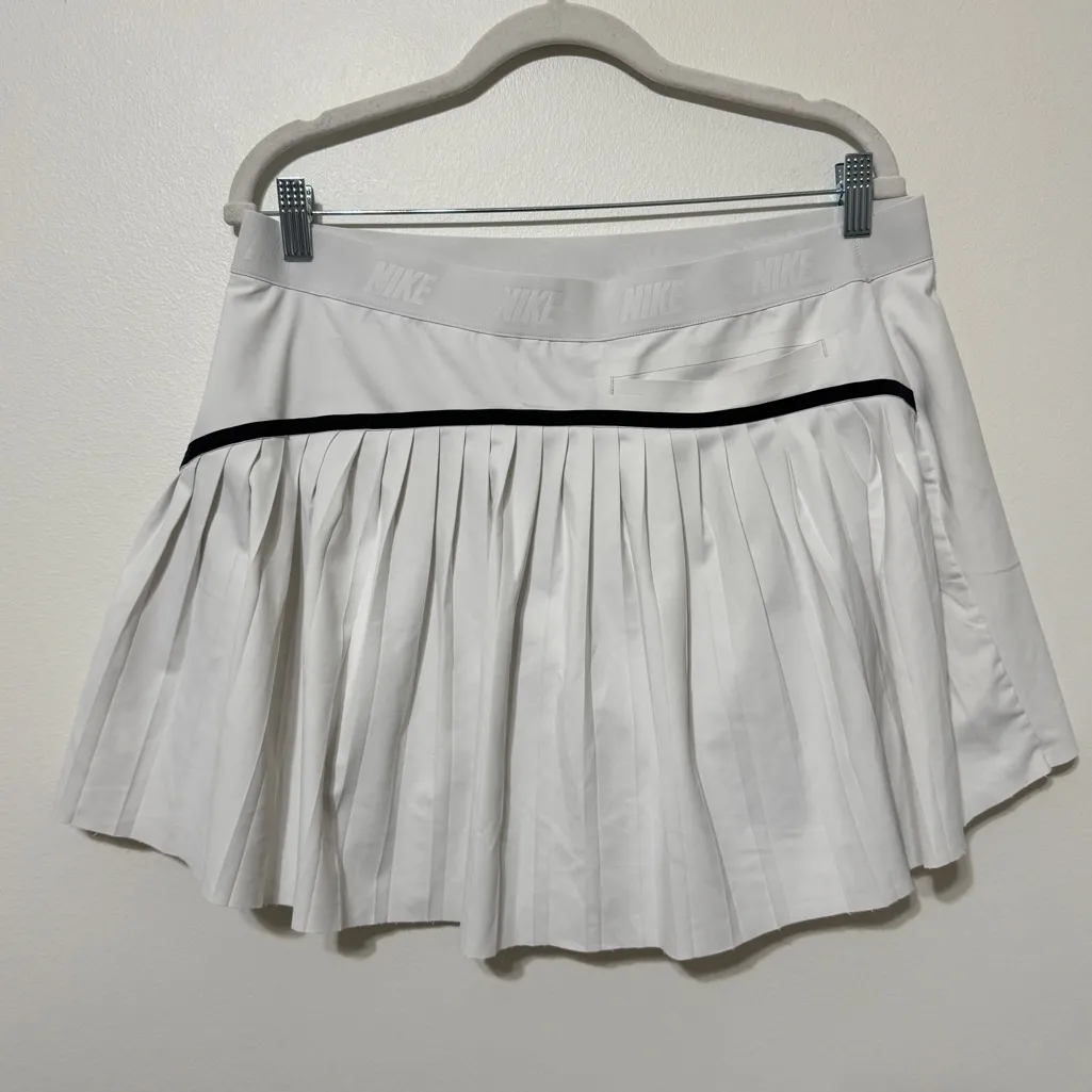 Nike Tennis Skirt Size XL Pleated White Golf Sporty Women’s Athletic - Image 6