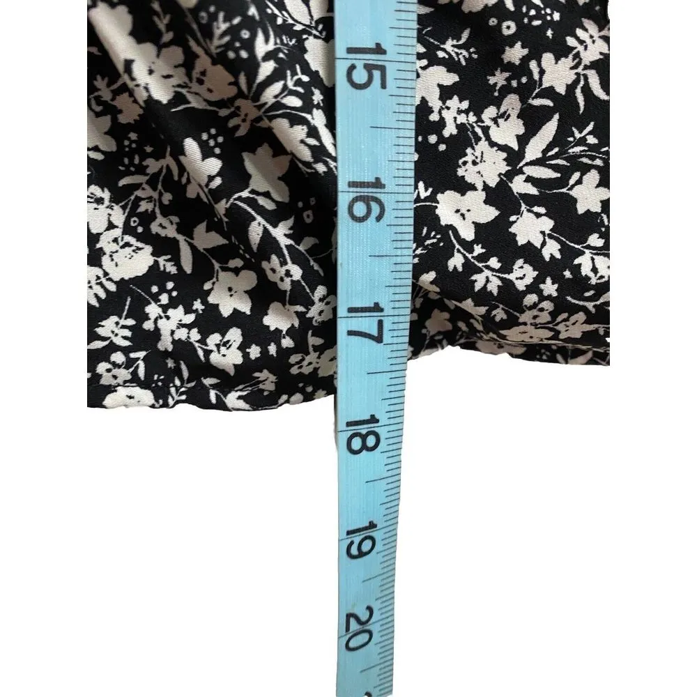 HYFVE‎ Black/Ivory Floral Faux Wrap Button Up Back Short Sleeve Blouse Sz L Crop - Image 6
