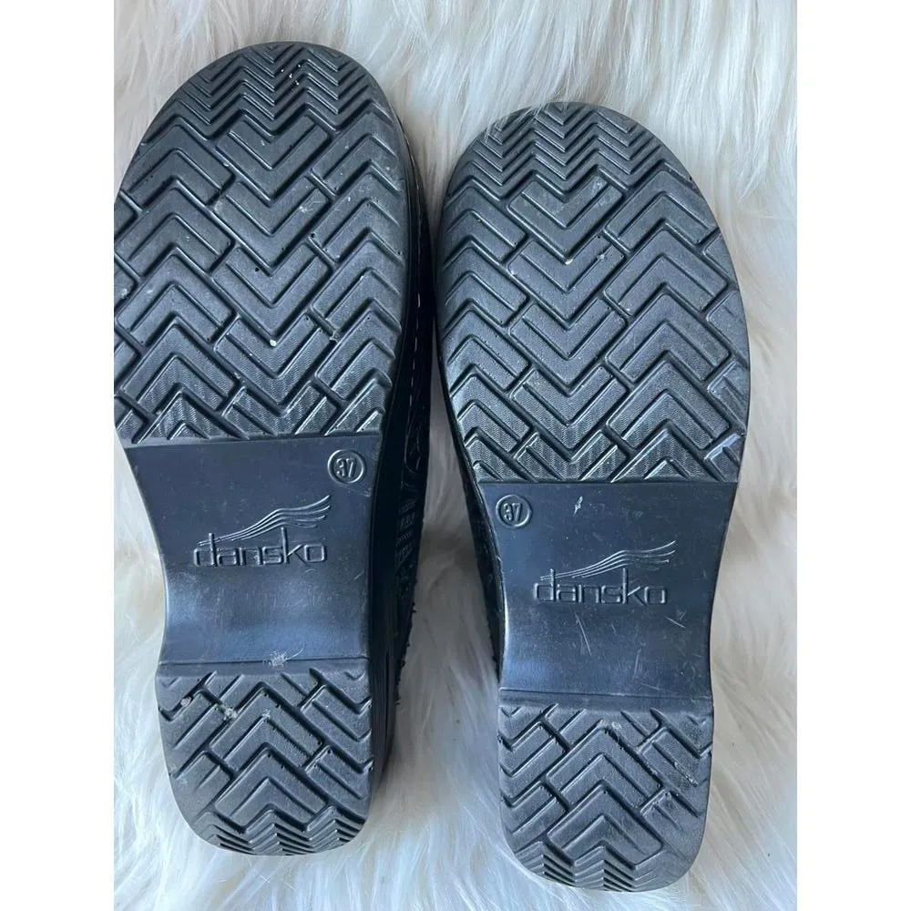 Dansko Black Clogs with Tooled Design size 37 - Image 7