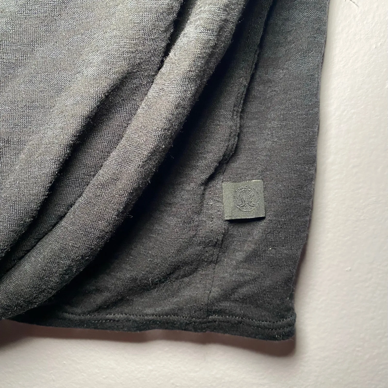 Lululemon Black Heathered Front Tie Short Sleeve T-Shirt Cropped Women's size 2 - Image 6