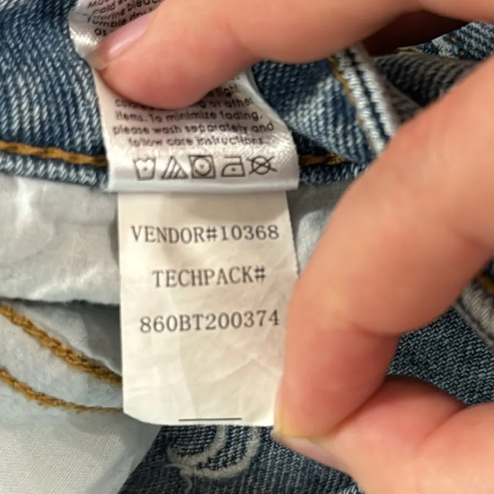 PacSun Rigid Mom Jean crescent moon embroidered high rise jeans size 23 - Image 10