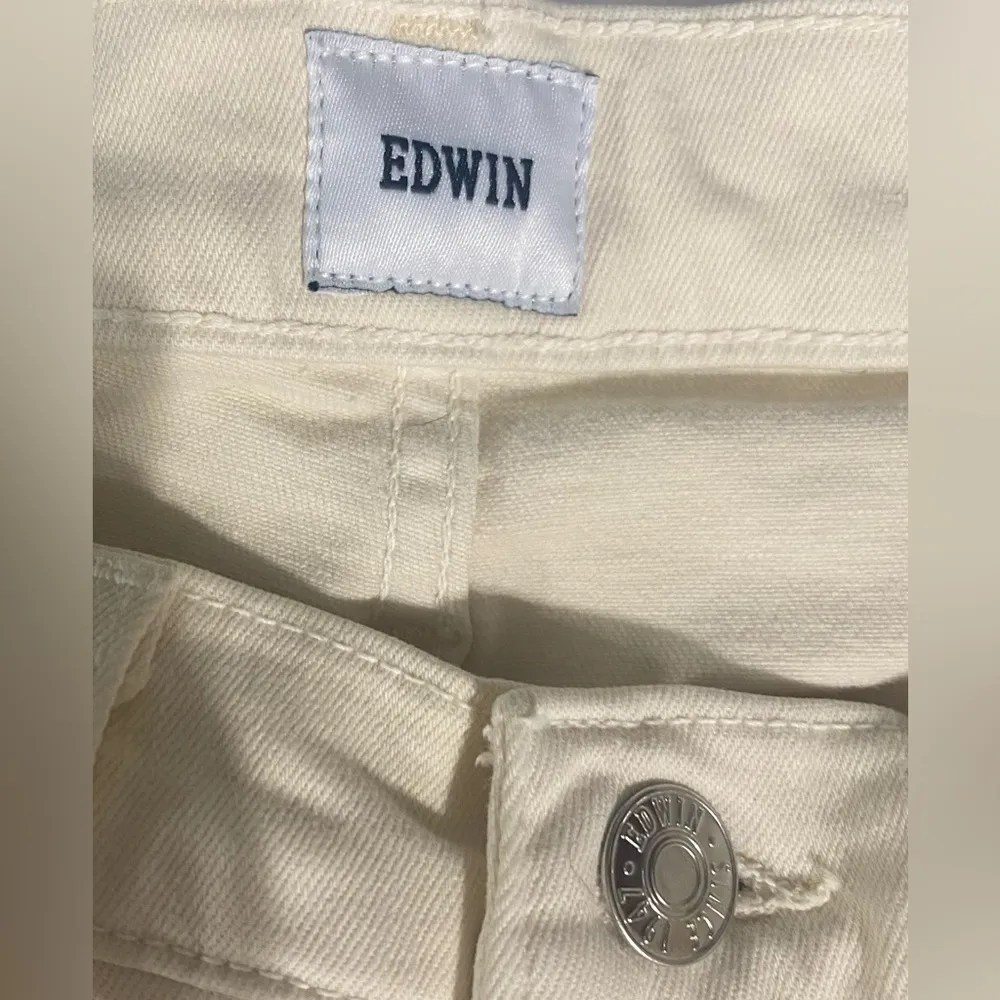 Cream Cropped Straight Leg Jeans - Image 8