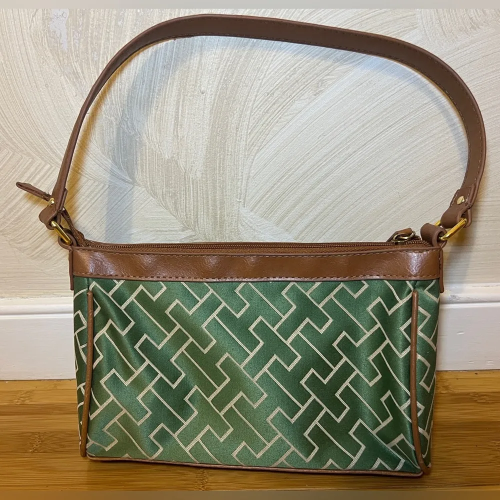 Tommy Hilfiger Womens Zip closure Sage Green Shoulder Bag Purse W/Inside Pockets - Image 3