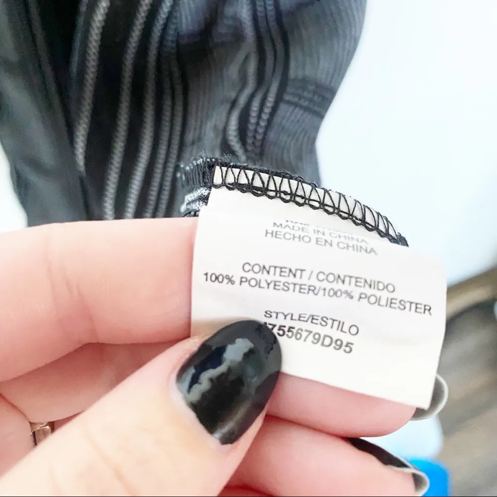 As U Wish Off the Shoulder Cropped Jumpsuit Size Medium - Image 6