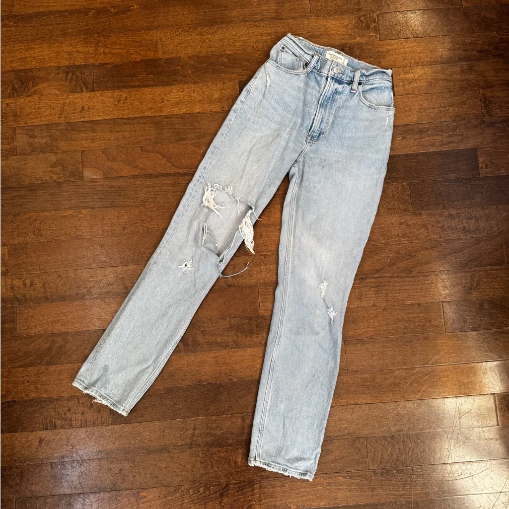 Abercrombie and fitch light wash high waisted straight leg ripped jeans US 25 - Image 3