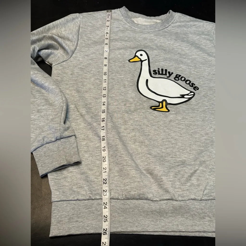 Gray Silly Goose Sweater Size M - Image 9