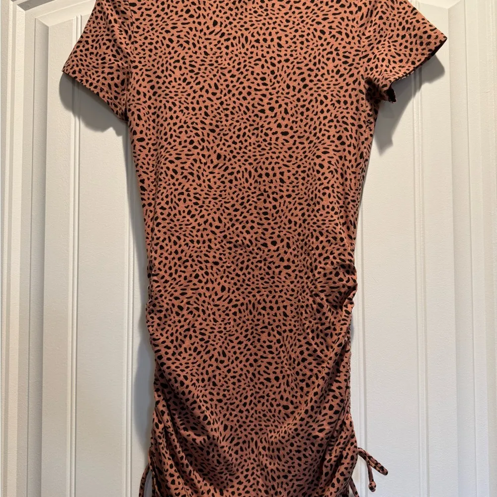 Leopard Print Ruched Dress - Image 3