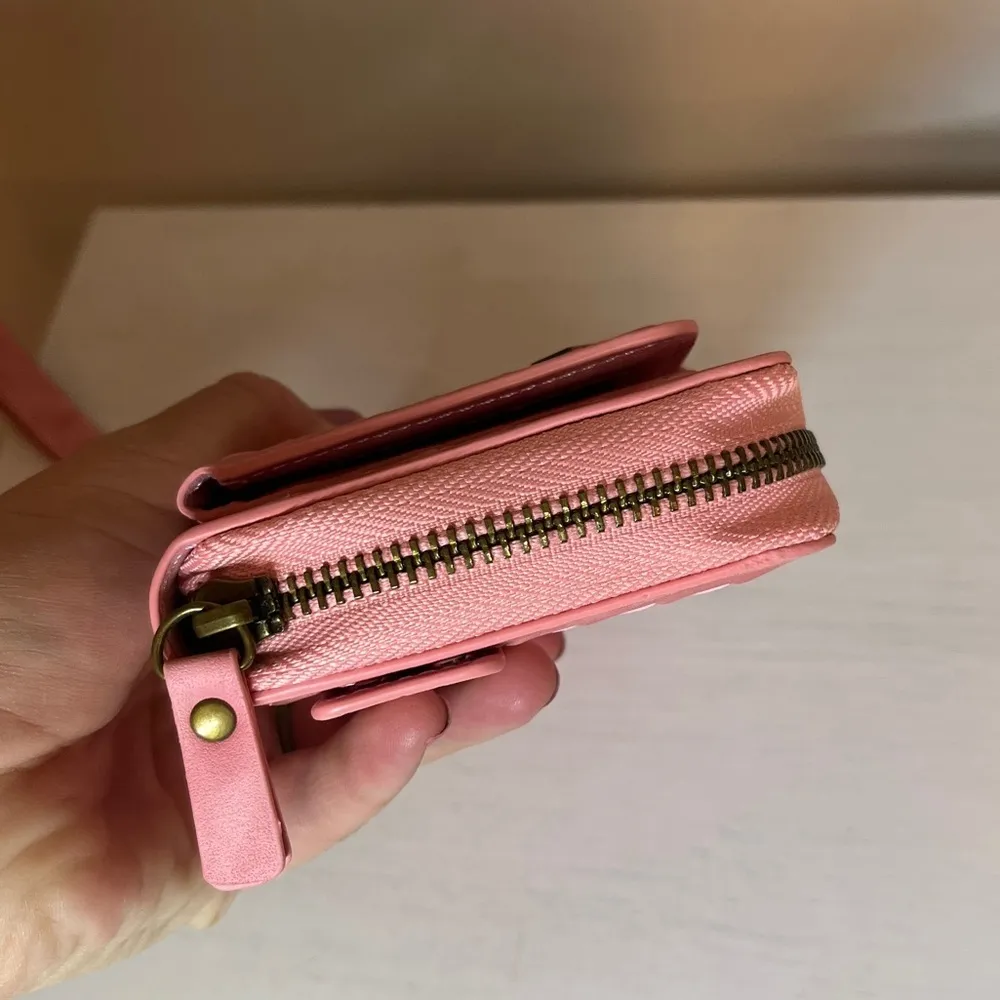 Pola Woven Leather Detachable Strap IPhone holding Wallet - Image 9