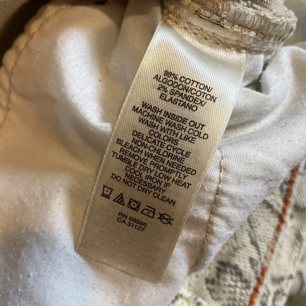 DKNY BEIGE SNAKESKIN PRINT ROCK N ROLL WESTERN JEANS - Image 3