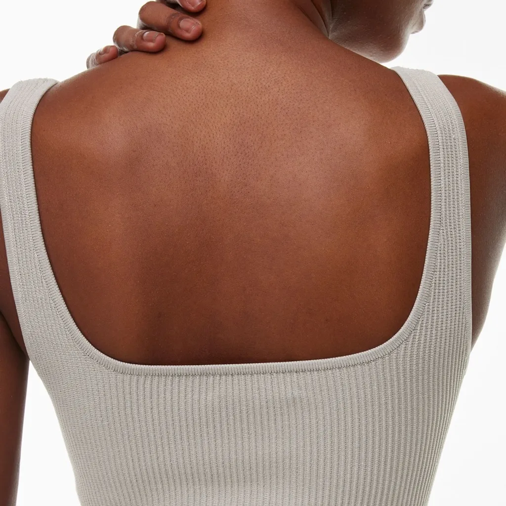 Aritzia Babaton NWOT Sculpt Knit Squareneck Tank Grey - Image 4