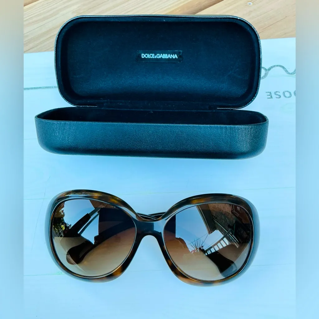 STYLISH DOLCE & GABBANA sunglasses 🔥🔥 - Image 3