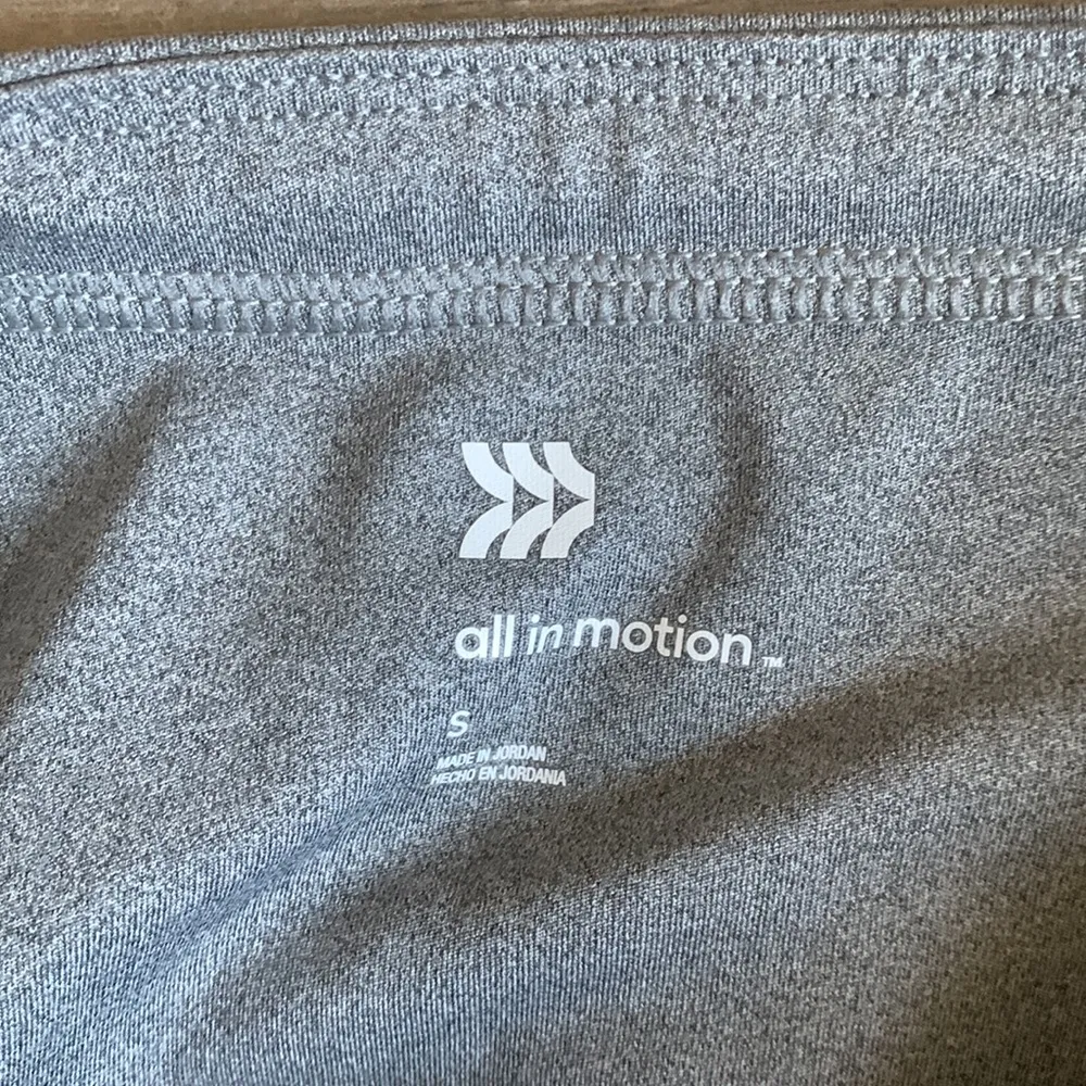 All in motion Capri leggings - Image 3