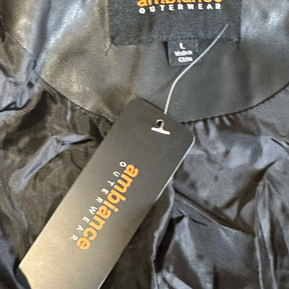 Ambiance women’s 100% Faux Leather Moto Cropped Jacket Size L Biker Modern Chic Black Size L - Image 7